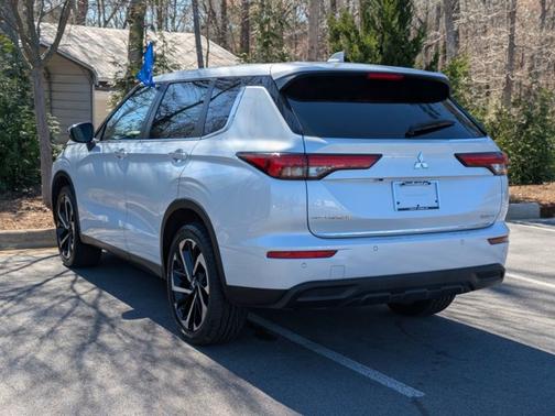 2022 Mitsubishi Outlander ES