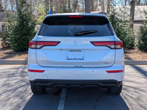 2022 Mitsubishi Outlander ES