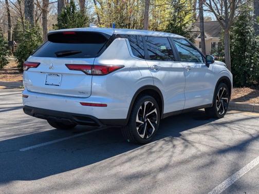 2022 Mitsubishi Outlander ES