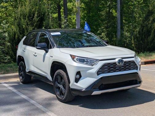 Blizzard Pearl 2020 Toyota RAV4 Hybrid XSE