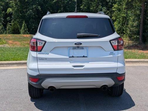 Oxford White 2018 Ford Escape SE