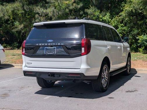 Star White 2026 Ford Expedition Active