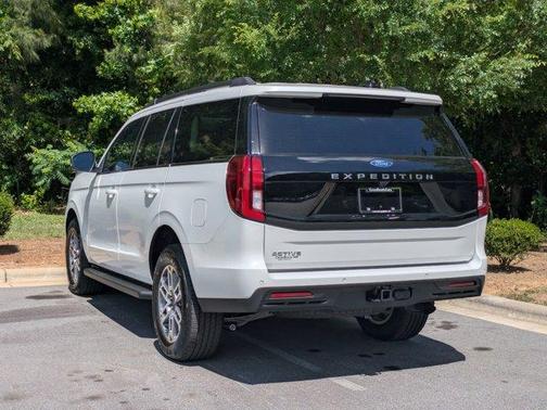 Star White 2026 Ford Expedition Active