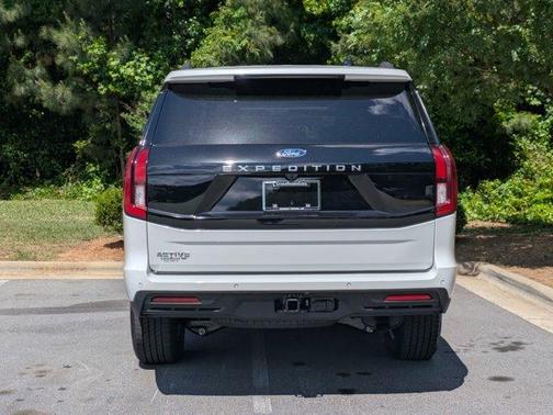 Star White 2026 Ford Expedition Active