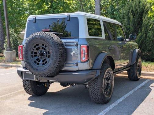 Carbonized Gray Metallic 2026 Ford Bronco Badlands