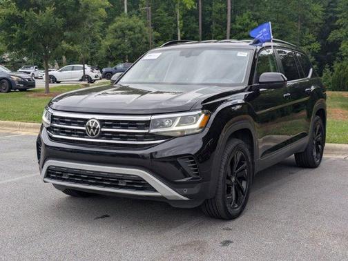 Deep Black Pearl Effect 2022 Volkswagen Atlas 3.6L SE w/Technology