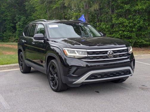 Deep Black Pearl Effect 2022 Volkswagen Atlas 3.6L SE w/Technology