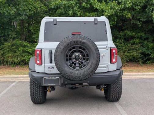 Avalanche Gray 2026 Ford Bronco Badlands
