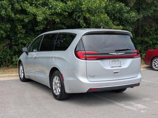 Silver Mist Clearcoat 2024 Chrysler Pacifica Touring-L