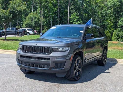 Metallic 2023 Jeep Grand Cherokee L Laredo
