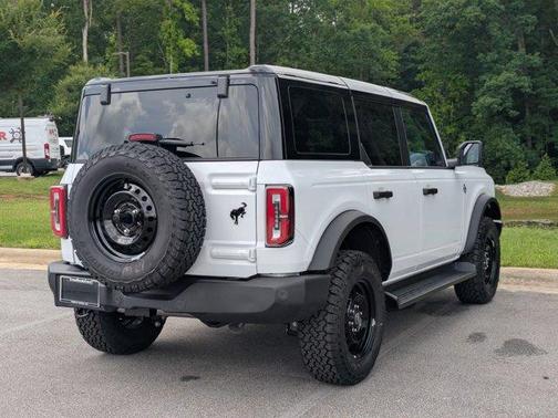 Oxford White 2026 Ford Bronco Outer Banks