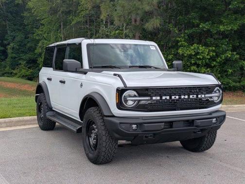 Oxford White 2026 Ford Bronco Outer Banks