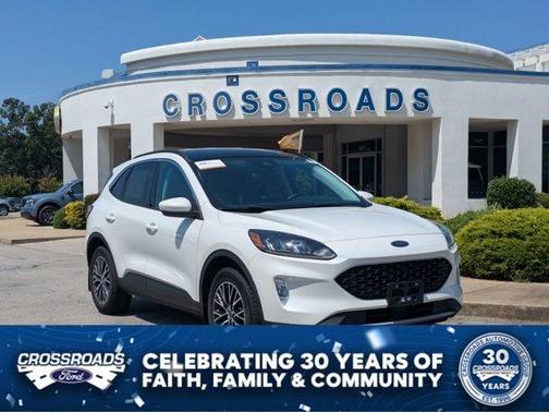 STAR WHITE METALLIC TRI-COA 2022 Ford Escape SEL
