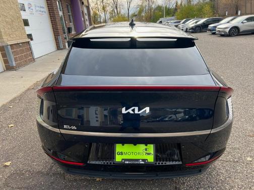 2022 Kia EV6 Wind
