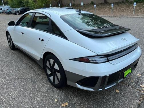 2024 Hyundai IONIQ 6 SE