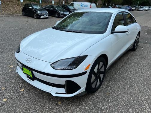 2024 Hyundai IONIQ 6 SE