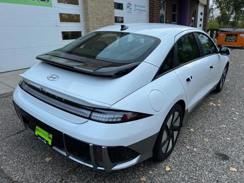 2024 Hyundai IONIQ 6 SE