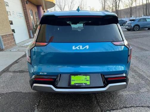 2024 Kia EV9 Land