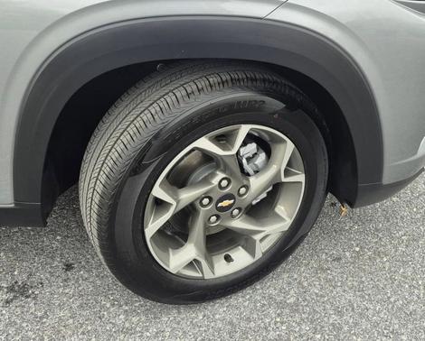 Sterling Gray Metallic 2026 Chevrolet Trax LT