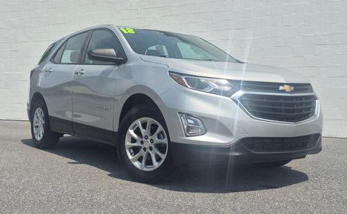 Silver Ice Metallic 2018 Chevrolet Equinox LS