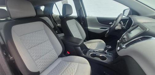 Silver Ice Metallic 2018 Chevrolet Equinox LS