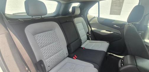 Silver Ice Metallic 2018 Chevrolet Equinox LS