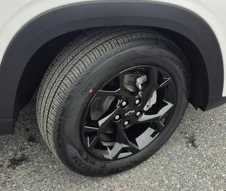 Summit White 2026 Chevrolet Trax LT