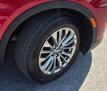 2025 Cadillac XT4 Premium Luxury
