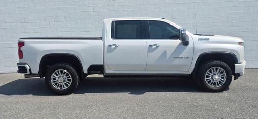 Iridescent Pearl Tricoat 2023 Chevrolet Silverado 2500 High Country