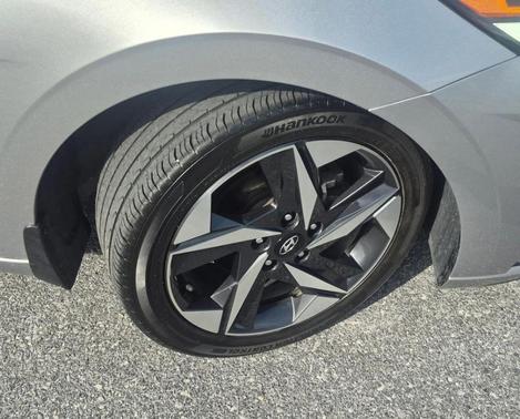 Shimmering Silver 2023 Hyundai ELANTRA SEL