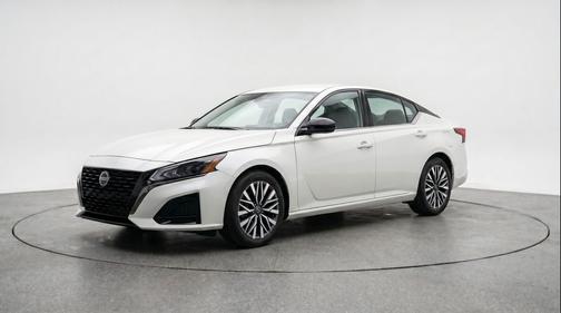Glacier White 2025 Nissan Altima SV FWD