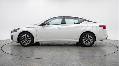 Glacier White 2025 Nissan Altima SV FWD
