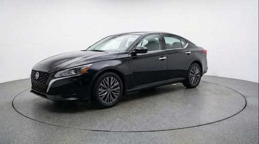 Super Black 2025 Nissan Altima SV FWD