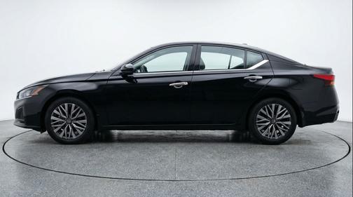 Super Black 2025 Nissan Altima SV FWD