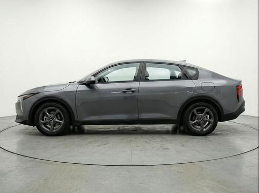 Aurora Black Pearl 2025 Kia K4 LXS