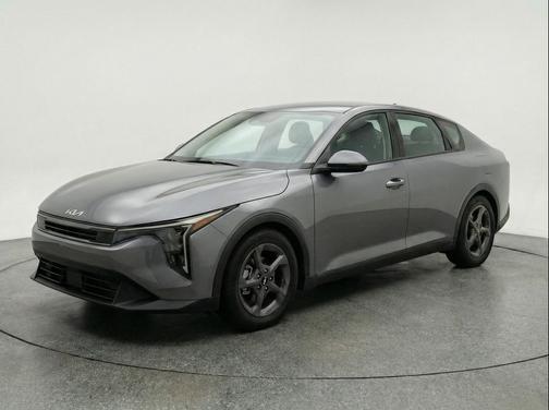 Aurora Black Pearl 2025 Kia K4 LXS