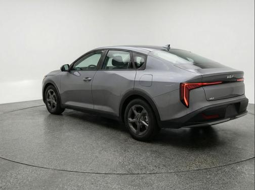 Aurora Black Pearl 2025 Kia K4 LXS