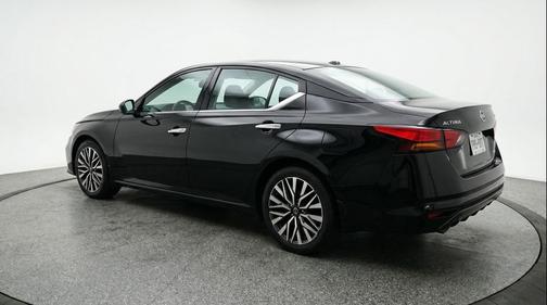 Super Black 2025 Nissan Altima SV FWD