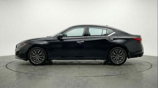 Super Black 2025 Nissan Altima SV FWD