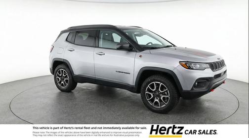 Silver Zynith Metallic Clearcoat 2025 Jeep Compass Trailhawk