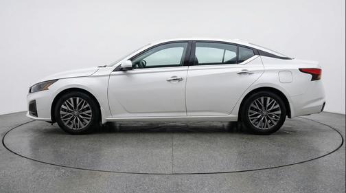 Glacier White 2025 Nissan Altima SV FWD