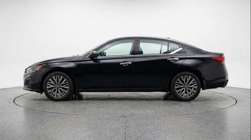 Super Black 2025 Nissan Altima SV FWD