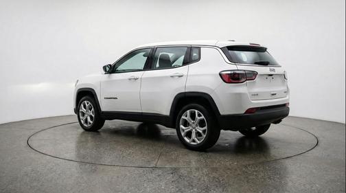 Bright White Clearcoat 2025 Jeep Compass Latitude