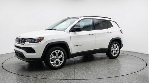 Bright White Clearcoat 2025 Jeep Compass Latitude