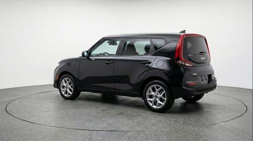 Fusion Black 2025 Kia Soul LX