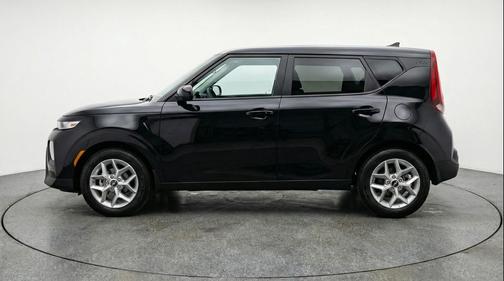 Fusion Black 2025 Kia Soul LX