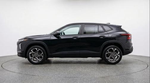 Mosaic Black Metallic 2025 Chevrolet Trax LT