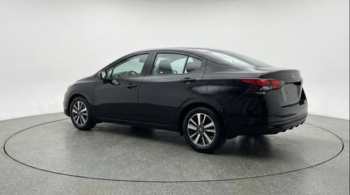 Super Black 2025 Nissan Versa 1.6 SV