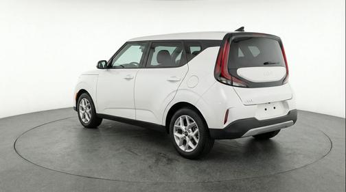 Snow White Pearl 2025 Kia Soul LX