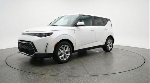 Snow White Pearl 2025 Kia Soul LX